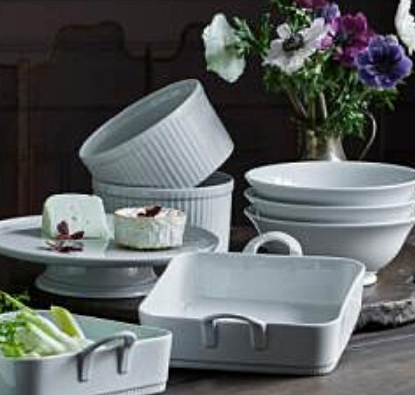 Suffl�form i vitt porslin Pillivuyt UTG�TT