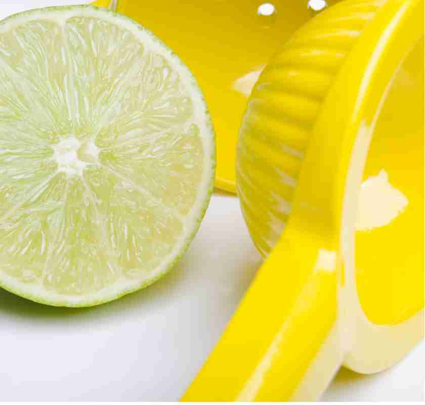 Citronpress Lemon Squeezer och gr�n citron