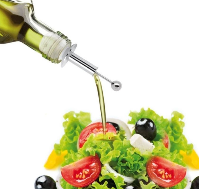 Oljepip Ball Olipac i flaska h�ller olja p� sallad