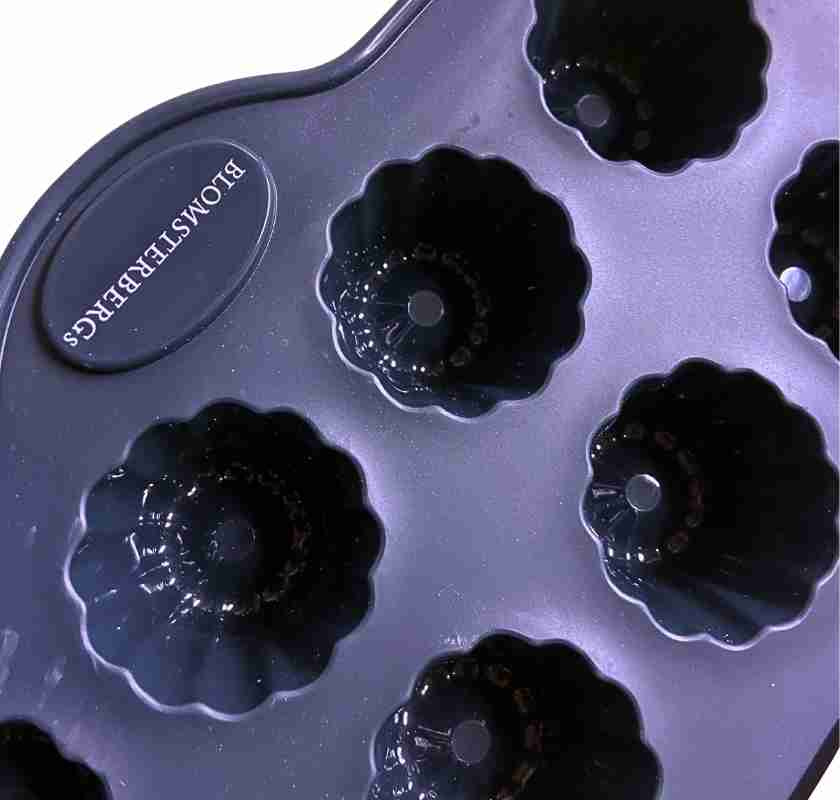 Charlotteform mini i silikon, detalj av urgr�pningarna i formen