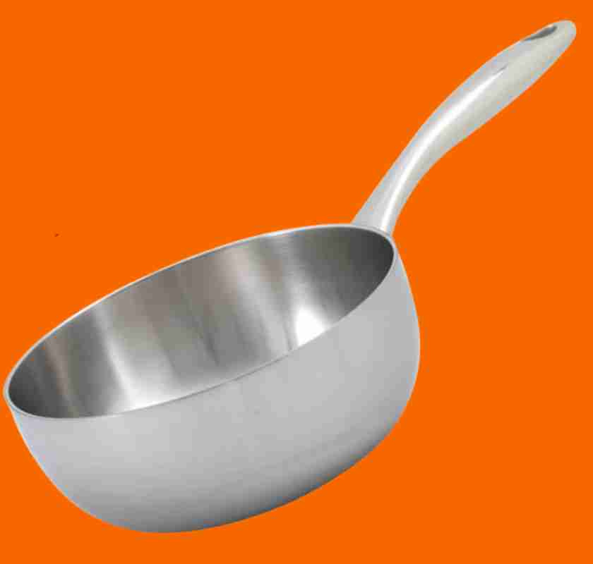 Sauteuse Mathias Dahlgren Culimat 5-ply 20 cm mot orange bakgrund