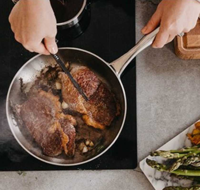 Stekpanna Mathias Dahlgren Culimat steker biffar