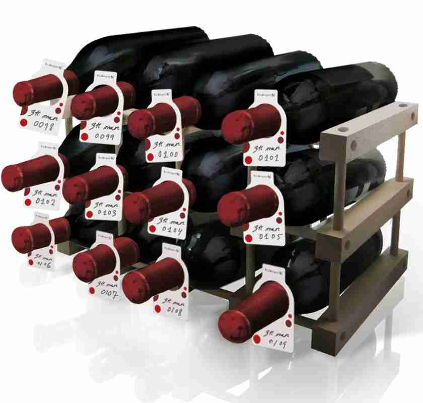 Flasketiketer p� flaskor i vinst�ll,  24st med penna