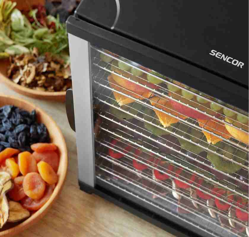 Torkar frukt i torkugn fr�n Sencor