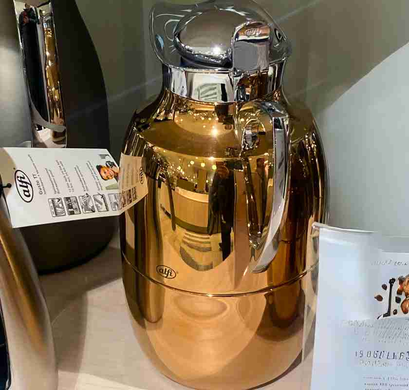  Juwel Termoskanna 1 liter i koppar st�r p� hylla