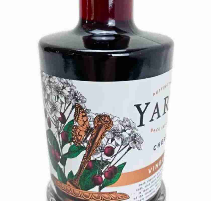 Del av flaska K�rsb�rsvin�ger Yarty cherry vinegar