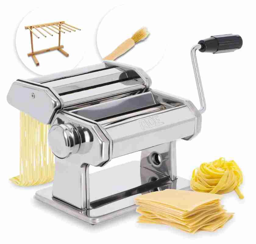 Pastamaskin, torkst�llning och pasta