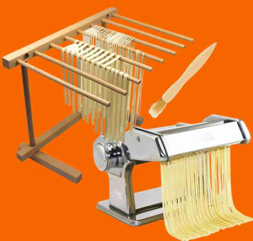 Pastamaskin med torkst�llning mot orange bakgrund