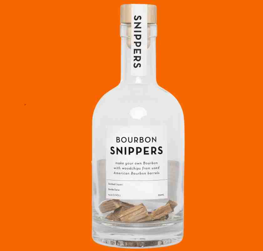 Snippers Bourbon mot orange bakgrund