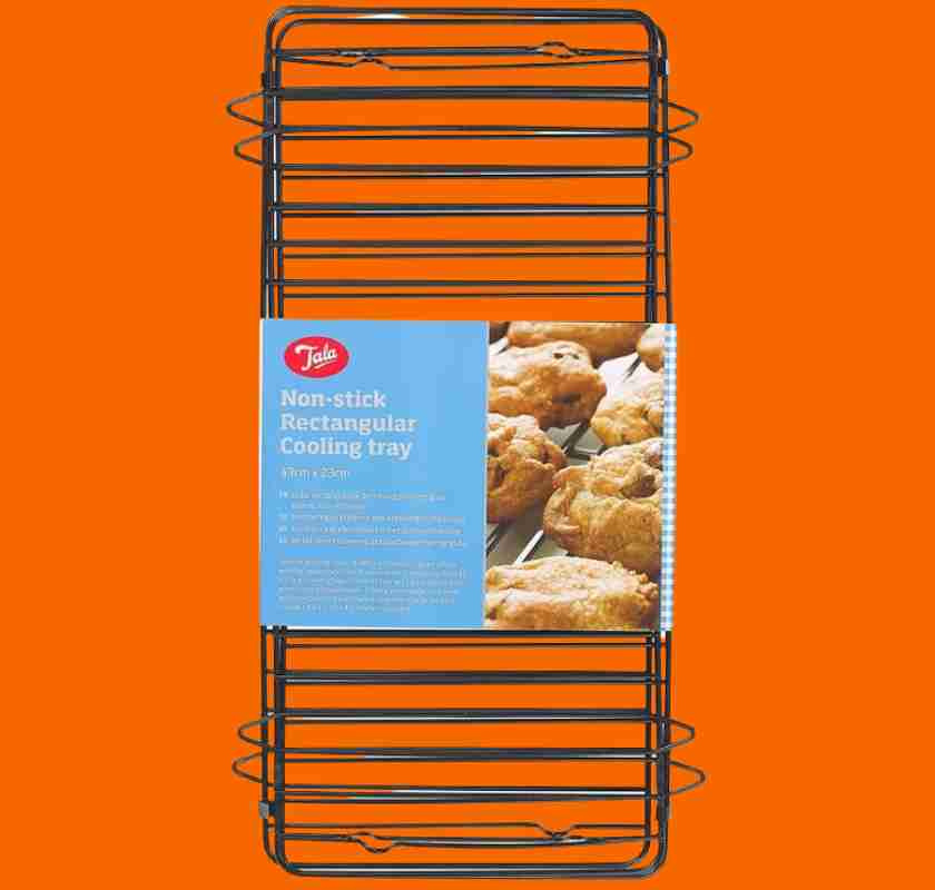 Hopvikt avsvalningsgaller mot orange bakgrund