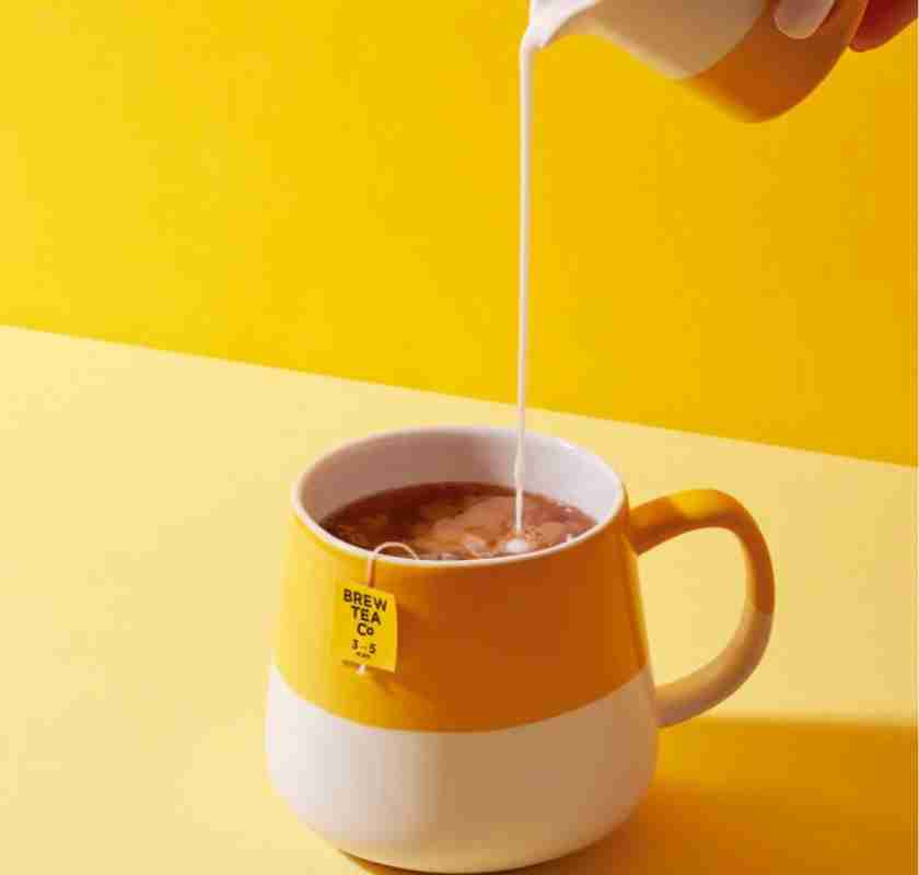 Englsih Breakfast Tea Brew Tea Co I kopp, h�ller I mj�lk