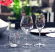 Champagneglas i plast tillsammans med vinglas och vattenglas