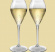 Champagneglas i plast 2-pa ck mot beige bakgrund