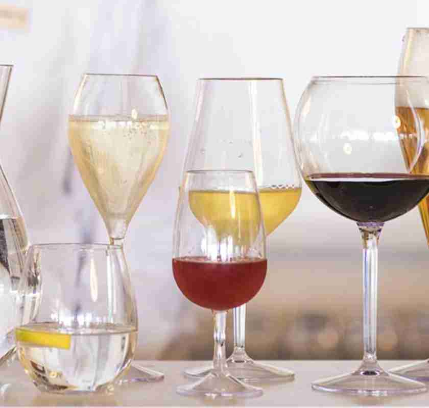 Litet vinglas i plast Degustazione provsmakarglas och andra vinglas