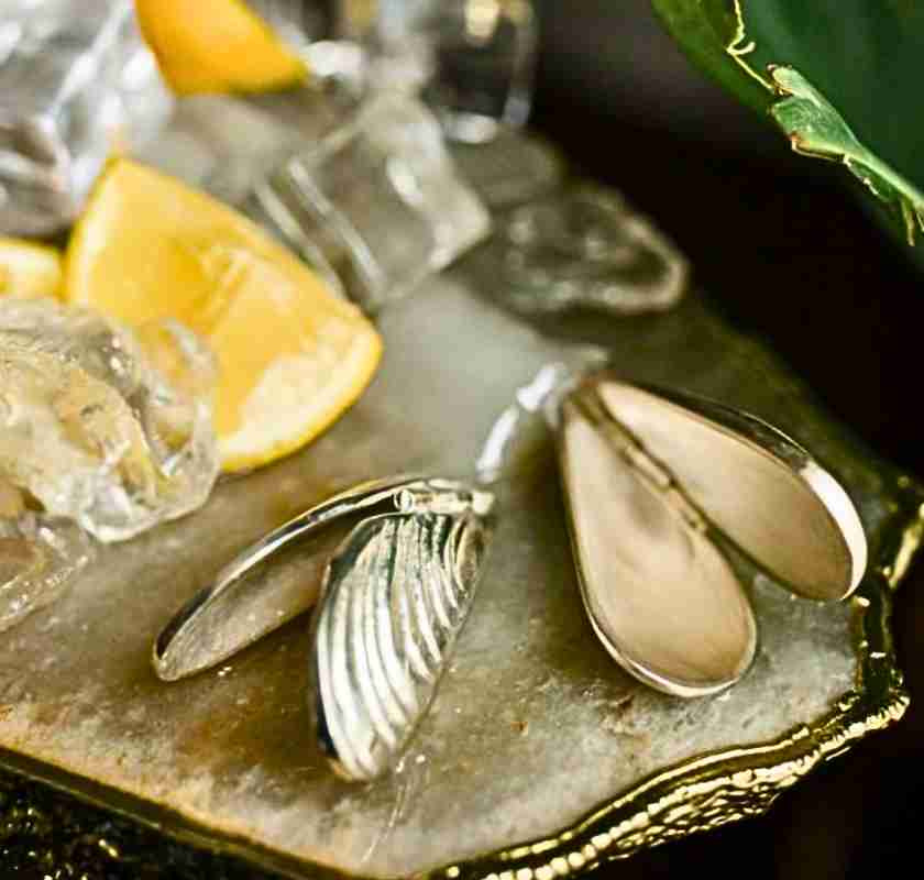 Musselbestick, mussel eaters fr�n Culinary Concepts 2 st p� fat med citron och is