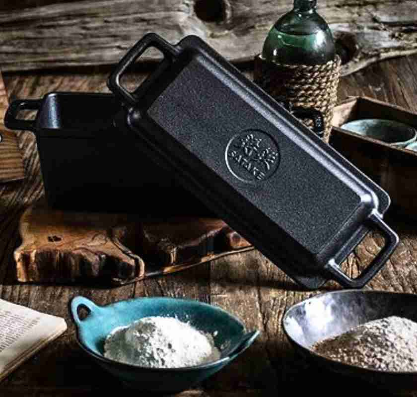 Br�dform i gjutj�rn med lock Satake med locket p� gl�nt