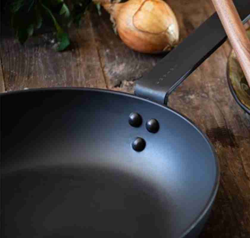 Stekpanneset kolst�l inbr�nd 24 cm & 28 cm