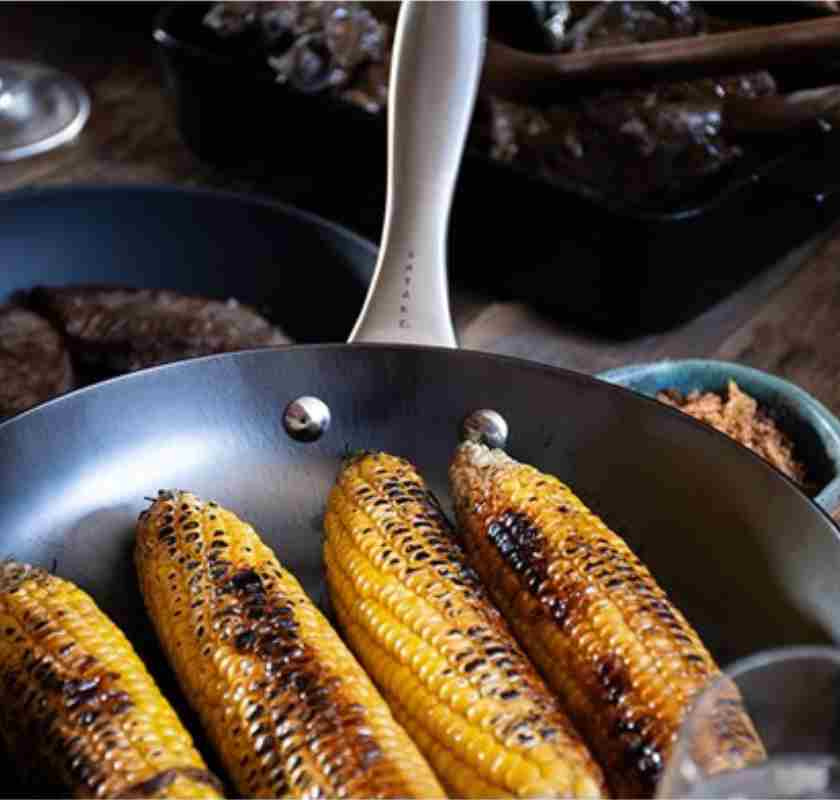 Stekpanna i h�rdat gjutj�rn Satake Pure Pan 32 cm med majskolvar