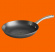 Stekpanna i härdat gjutjärn Satake Pure Pan Stekpanna i härdat gjutjärn Satake Pure Pan mot orange