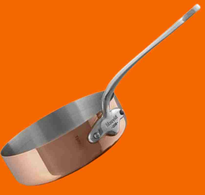 Mauviel M''150S Trakt�rpanna Dia 24 x 7 cm 3,1 liter Koppar/St�l mot orange bakgrund