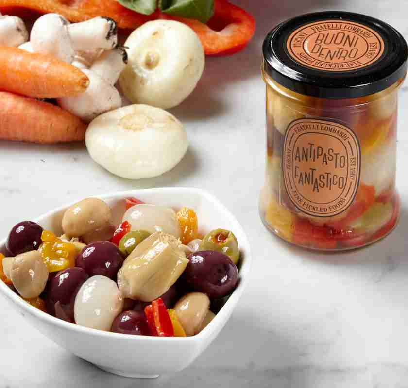 Antipasto Fantastico fr�n Toscana Gourmet i burk och i sk�l p� bord