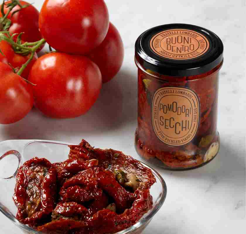Soltorkade tomater i sk�l och burk fr�n Toscana Gourmet