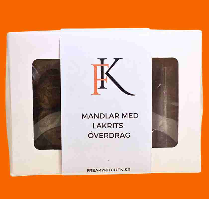 Mandlar med lakrits�verdrag i vit ask med f�nster mot orange