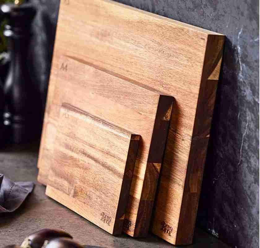 Sk�rbr�da A3, A4 & A5 Tarragon By Tareq Taylor mot v�gg