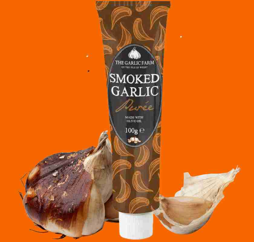 Smoked Garlic pur� i tub med r�kt vitl�k mot orange