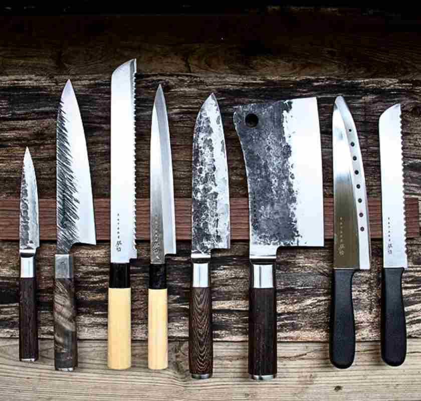 Magnetlist f�r knivar i valn�tstr� 50 cm med knivar (ing�r ej)