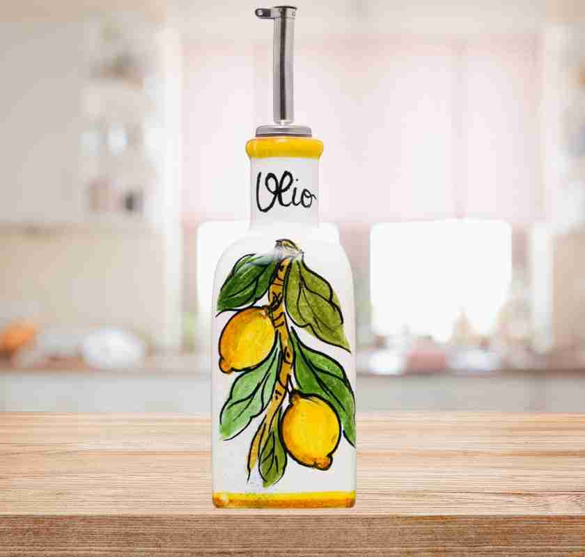 Olivoljekanna i keramik kantig med citroner 250 ml i k�k