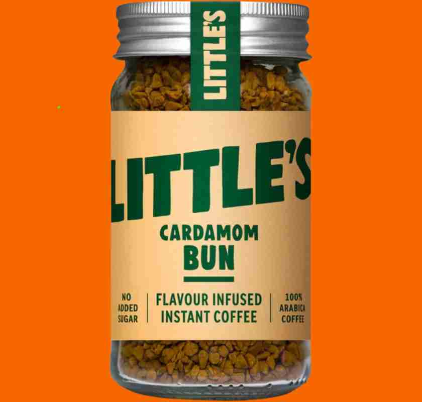 Littles Cardamom Bun snabbkaffe i burk med orange bakgrund