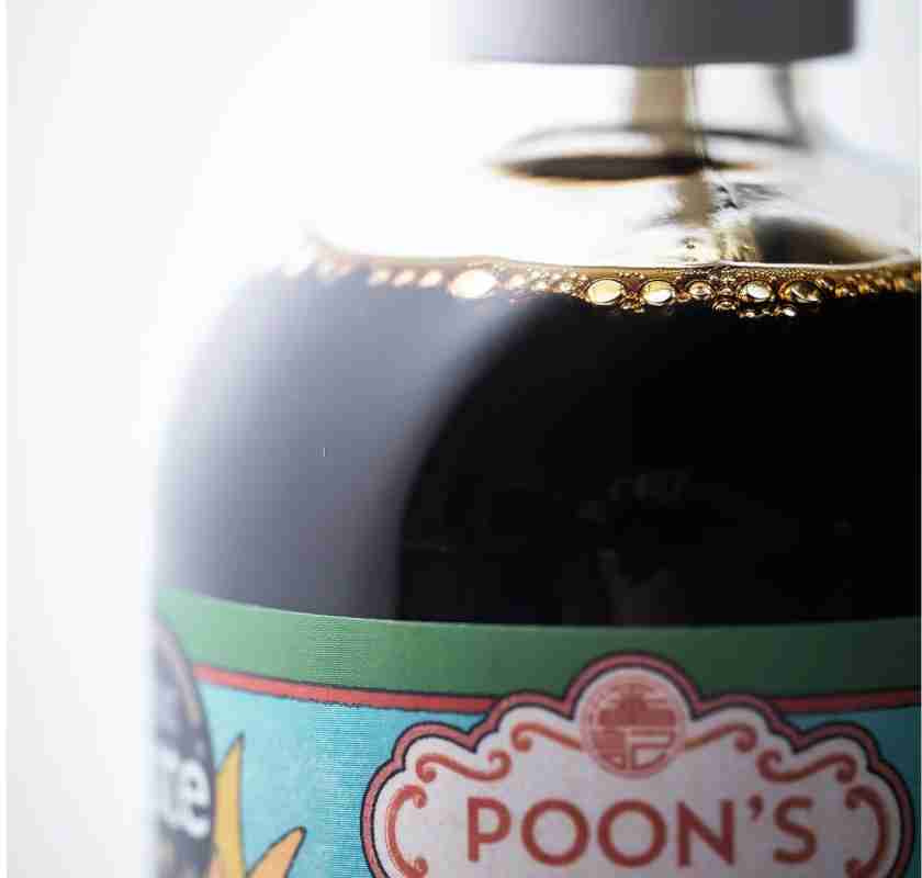 Poon''s Premium First Extract Soy Sauce detalj