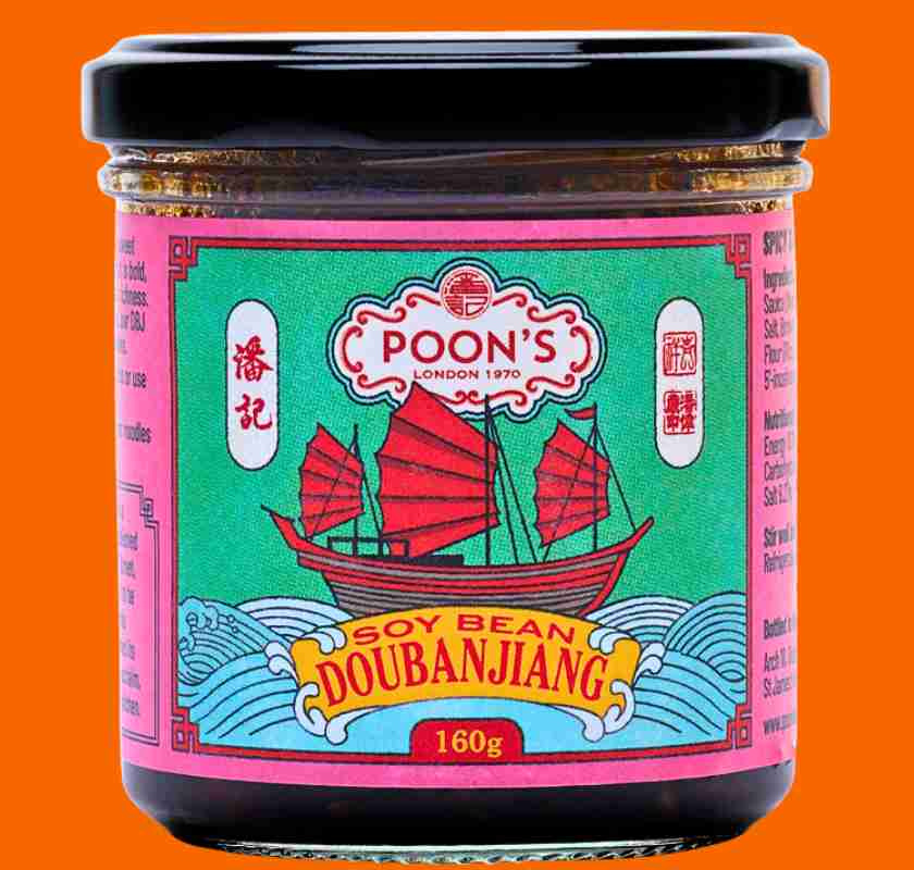 Burk med Poon''s London Soy Bean Doubanjiang – fermenterad kinesisk chilib�npasta mot orange