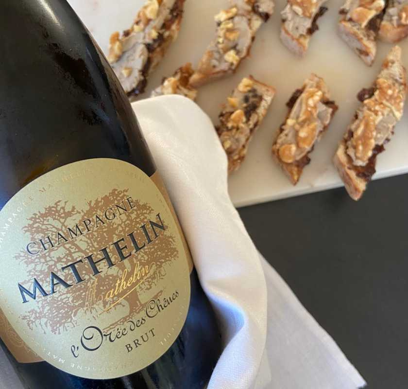 G�slever Foie Gras Clos Saint Sozy snittar och champagne