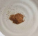 Halen Môn Salty Pumpin Spice - halloweensalt på tallrik Halen Môn Salty Pumpin Spice - halloweensalt utspritt på ett fat